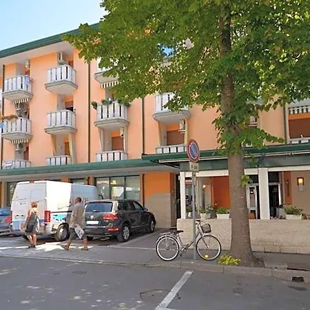 Hotel Lovely Flat With Terrace By Beahost 2*