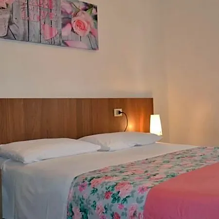 Hotel Lovely Flat With Terrace By Beahost Bibione