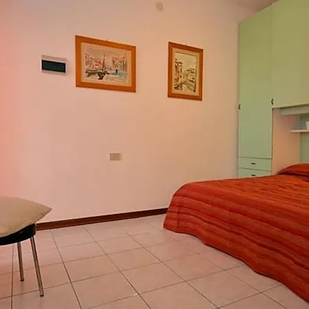 Lovely Flat With Terrace By Beahost 2*